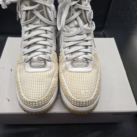 Nike High-Top Sneakers in White‎ and Tan